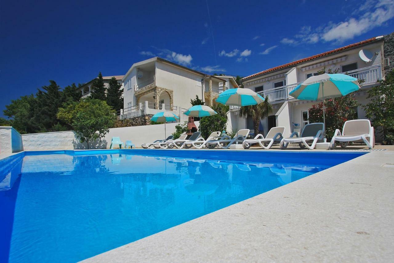 Beachfront Apartments Anita With Pool Karlobag Exterior photo