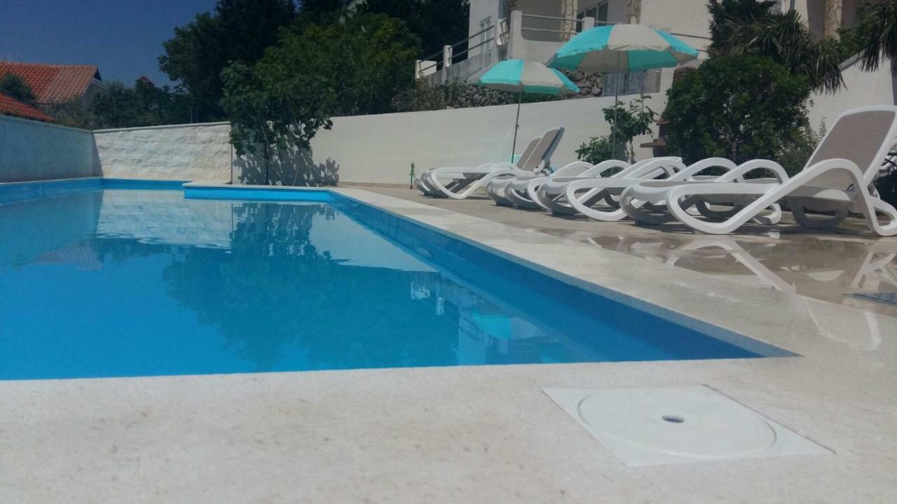 Beachfront Apartments Anita With Pool Karlobag Exterior photo