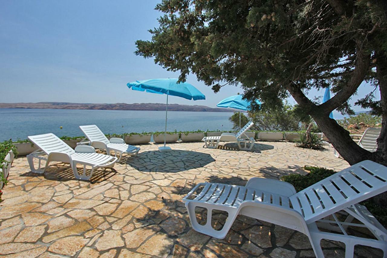 Beachfront Apartments Anita With Pool Karlobag Exterior photo