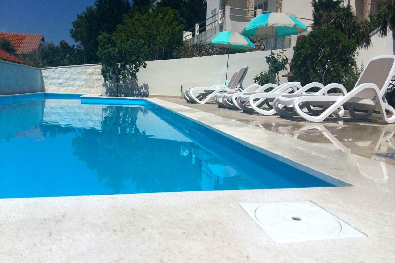 Beachfront Apartments Anita With Pool Karlobag Exterior photo